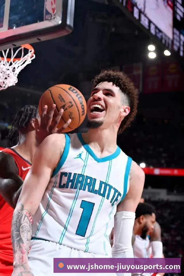 ESPN记者：皇马为琼阿梅尼标价9000万欧，今夏或出售他；邮报：曼联未来数月可能会和B费进行新合同谈判 - 九游体育(中国)官方网站 - 九游 sports